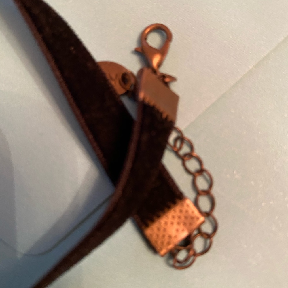 Chokers - Picture 15 of 16